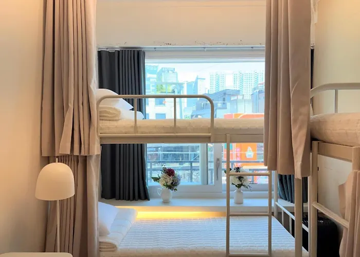 Hongdae Street - Private - Female Only Seul