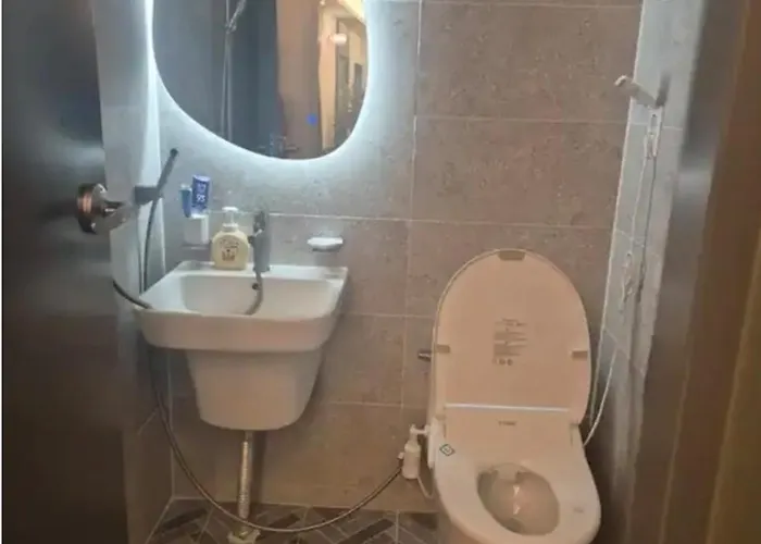 Hongdae Street - Private - Female Only * Seul