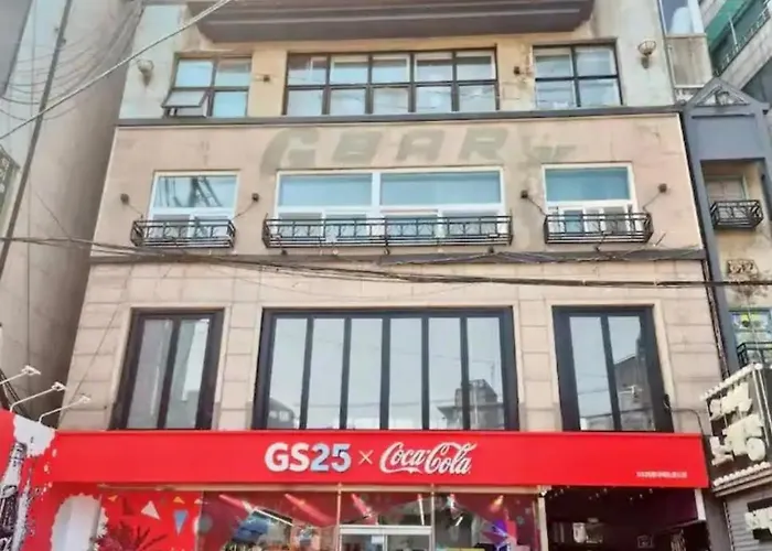 Hongdae Street - Private - Female Only Seul